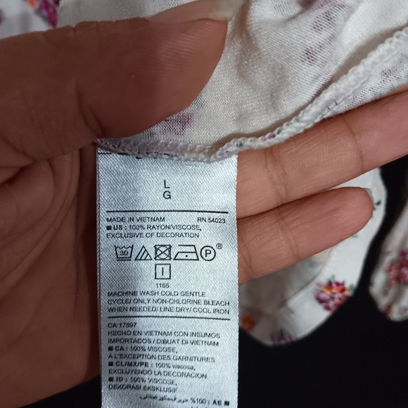 Old Navy white floral long sleeve blouse with a tie at neck area - Picture 6 of 6